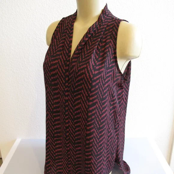 VINCE CAMUTO Black and Burgundy Chevron Top - Picture 8 of 10